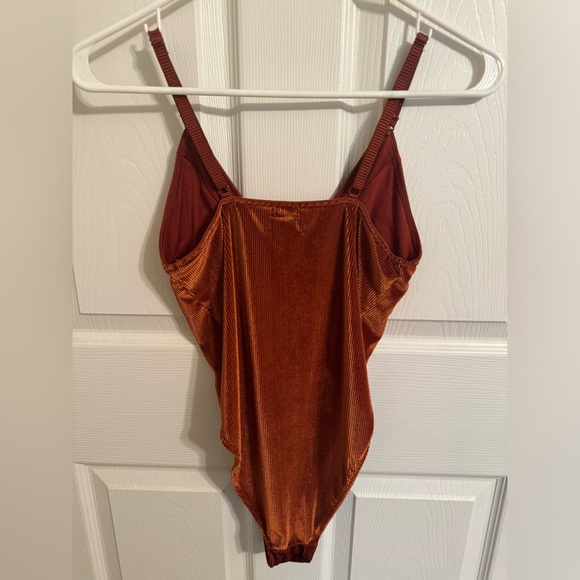 Urban Outfitters Out From Under Rust Orange Ribbed Bodysuit M - Picture 2 of 6
